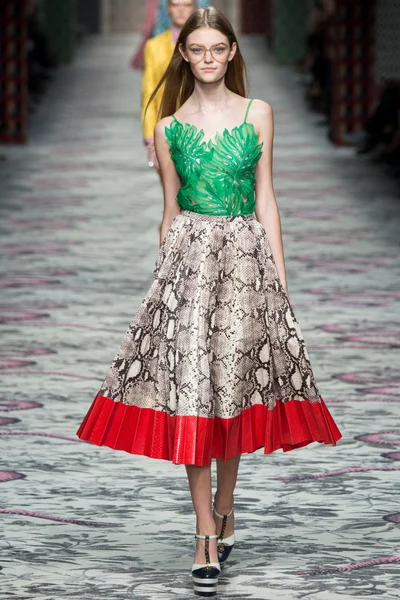 Look 13